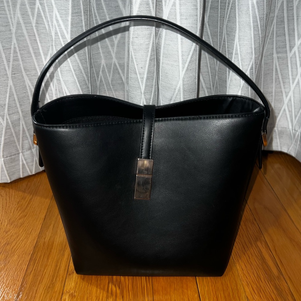 Black Bucket